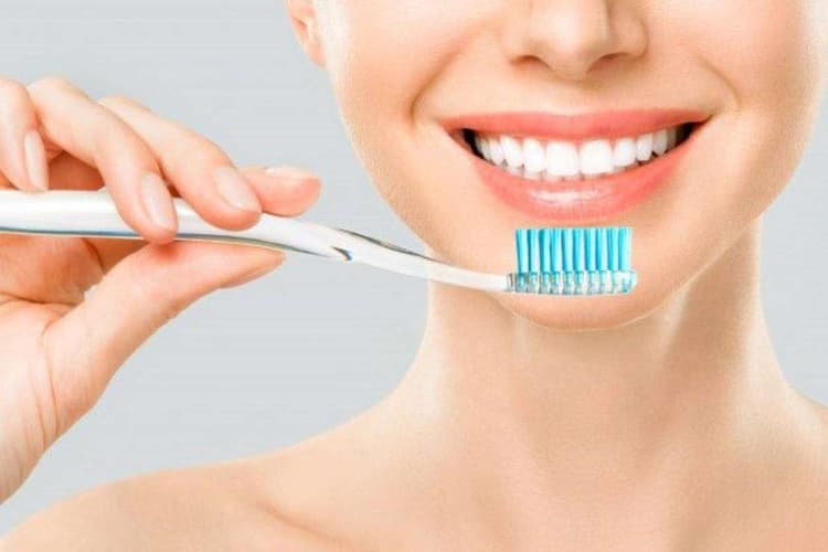 Night Brushing Health Benefits: रात में ब्रश किए बिना सोते हैं आप? जानें इससे होने वाले गंभीर नुकसान