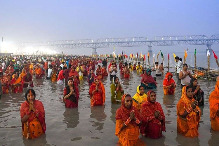 पटना में अब व्हाट्सएप पर मिलेगी छठ घाटों की जानकारी, एक क्लिक में ऐसे उठाएं सुविधा का लाभ