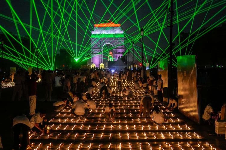 Kartavya Path Diwali Video: 1.5 लाख दीयों से जगमगा उठी दिल्ली, कर्तव्य पथ का ऐसा दिखा नजारा