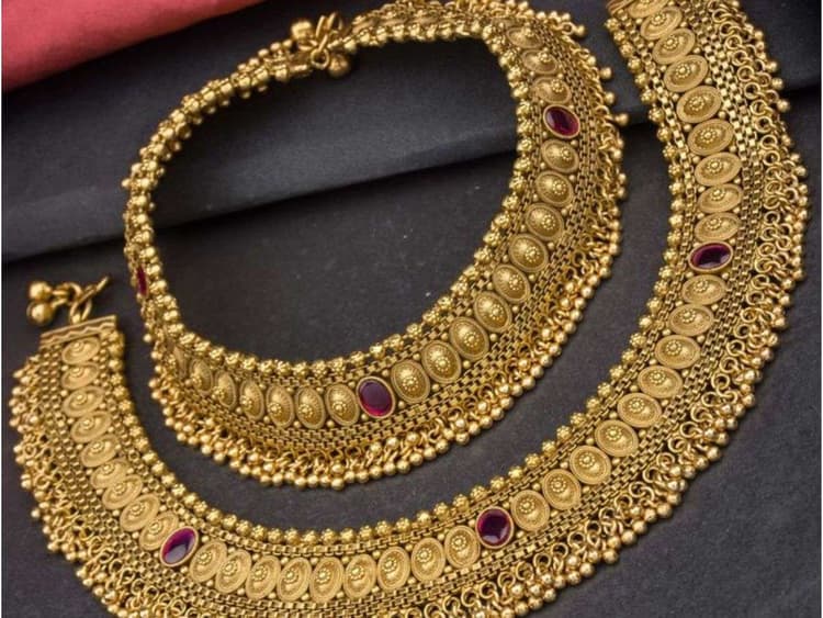 Latest Gold Payal for Diwali 2025: इस दिवाली पैरों की खूबसूरती बढ़ाएं चांदी नहीं लेटेस्ट गोल्ड पायल डिजाइन से