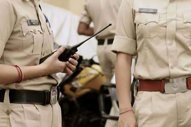 Bihar News: छपरा में विजयदशमी पर बड़ी चूक,7 पुलिसकर्मी ड्यूटी से नदारद—वेतन रोका गया, कारण बताओ नोटिस