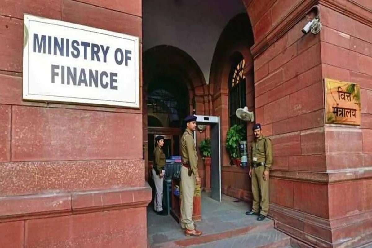 चेन्नई के कस्टम अफसरों पर करप्शन का आरोप, वित्त मंत्रालय ने राजस्व विभाग का दिया जांच का जिम्मा