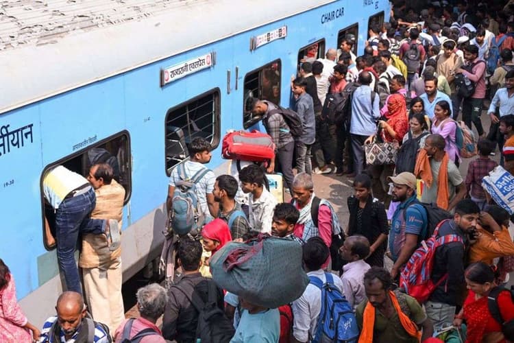 Puja Special Trains: देश में कहां-कहां चल रही हैं रेलवे की 12000 पूजा स्पेशल ट्रेनें? देखें पूरी लिस्ट