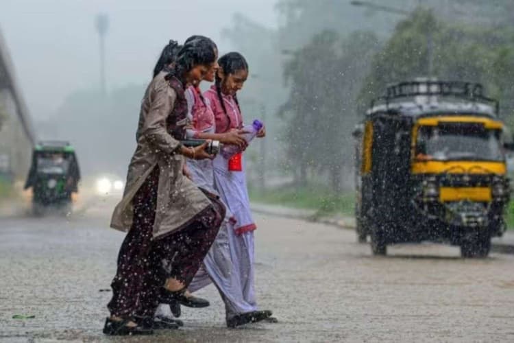 Bihar Rain Alert : 29, 30, 31 और 1 नवंबर को होगी भयंकर बारिश, साइक्लोन मोंथा दिखाएगा दम