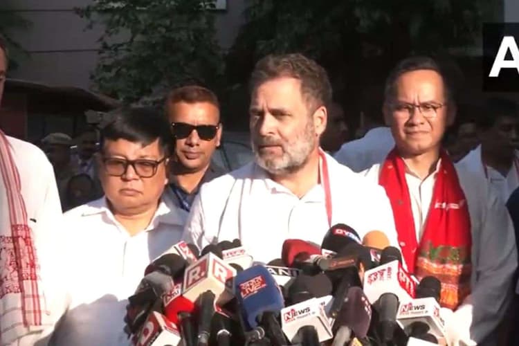 'उस दिन सिंगापुर में…' असम सरकार से राहुल गांधी ने की मांग, गुवाहाटी में दी सिंगर जुबीन गर्ग को श्रद्धांजलि