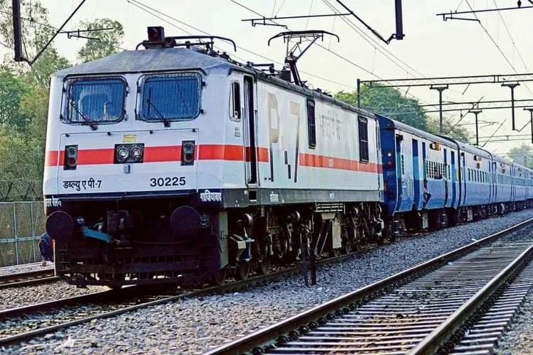 Bihar Train News: दिवाली-छठ पर यात्रियों को राहत, स्लीपर को जनरल कोच बनाकर चलाएगी रेलवे