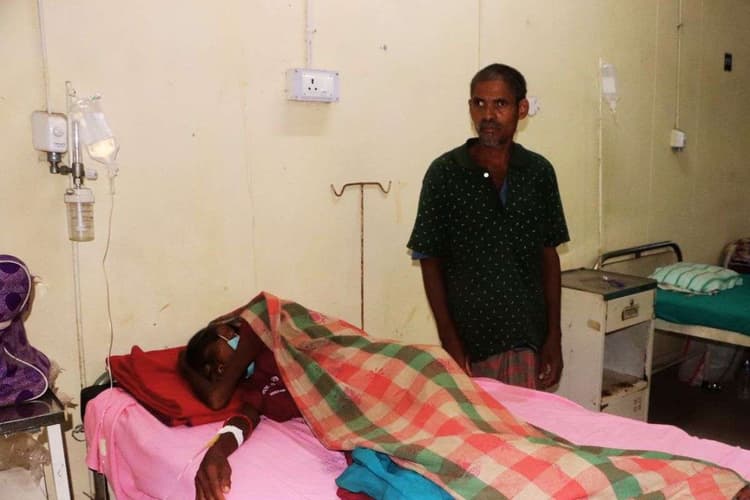 विलुप्तप्राय जनजाति की सुकुरमनी सबर को बेहतर इलाज के लिए सदर अस्पताल में कराया भर्ती