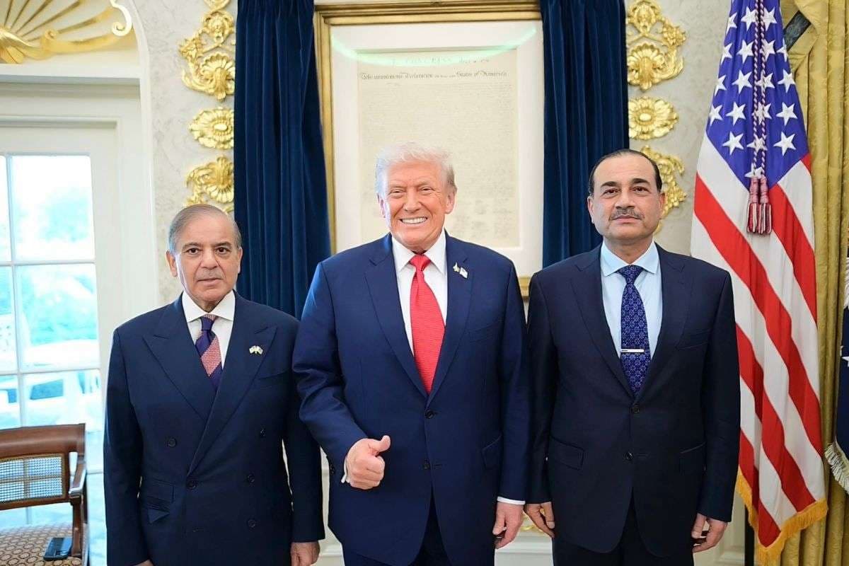 Trump Promises End Pakistan Afghanistan Conflict lavishes praise on Munir Shahbaz
