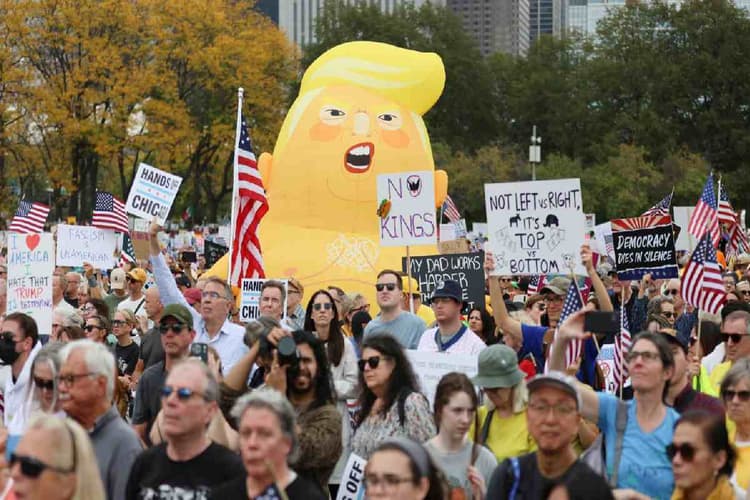 Video : अमेरिका में लाखों लोग 'नो किंग्स' रैलियों में ट्रंप प्रशासन के खिलाफ उतरे, वीडियो आया सामने