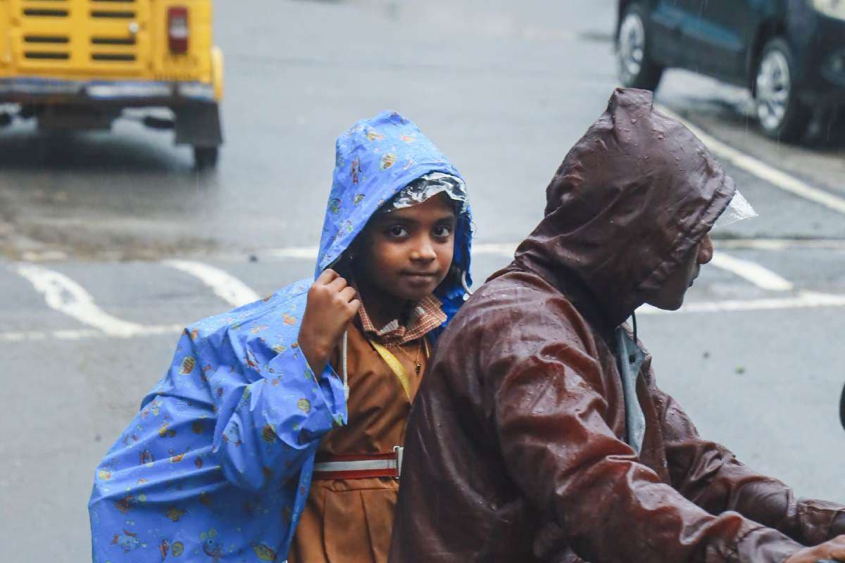 Aaj ka Mausam : चक्रवाती तूफान का दिखेगा असर, 30 अक्टूबर तक इन राज्यों में होगी भारी बारिश