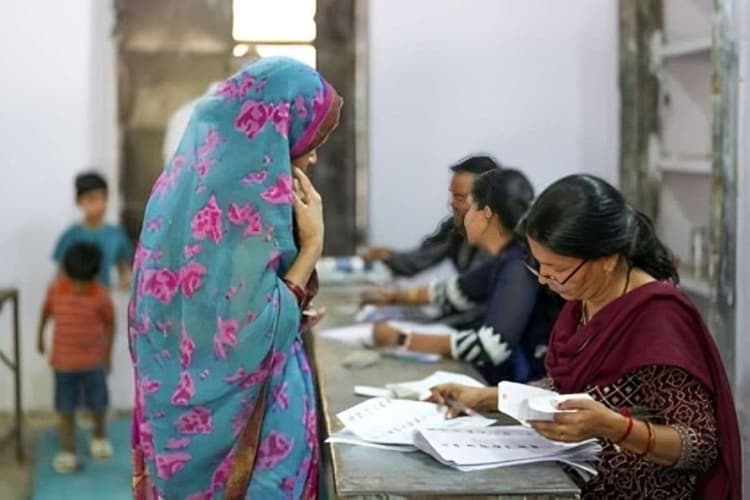 Bihar Elections 2025 : पटना में महिला शक्ति को कमान, 541 बूथों पर संभालेंगी मतदान की बागडोर