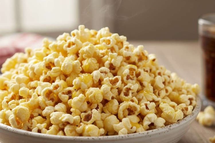 Butter Popcorn Recipe: दोस्तों के साथ मूवी नाइट को बनाएं यादगार, घर पर बनाएं क्रिस्पी और टेस्टी बटर पॉपकॉर्न