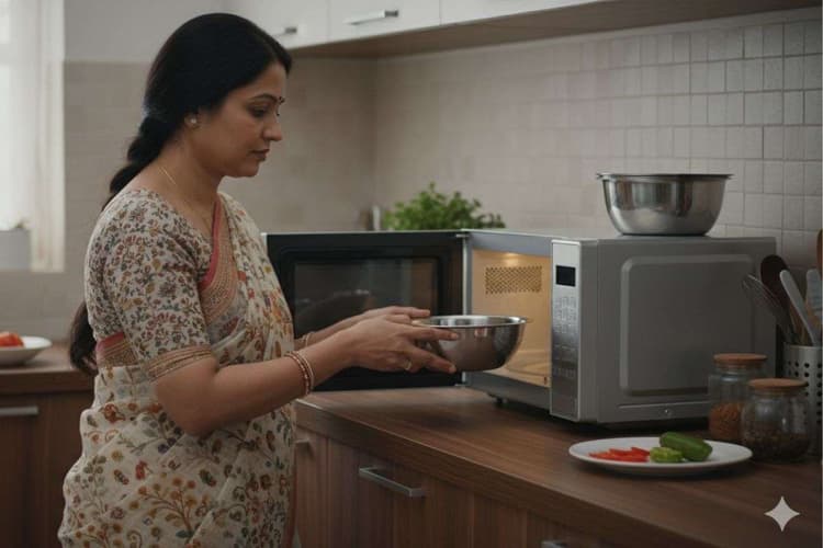 Microwave में स्टील और एल्युमिनियम के बर्तन में खाना क्यों नहीं गर्म करना चाहिए? जानिए क्या है इसके पीछे की वजह