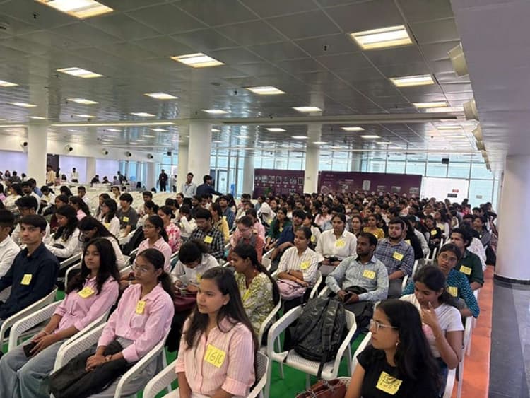 DU: वाइस चांसलर इंटर्नशिप स्कीम के तहत हजारों छात्रों का किया गया चयन