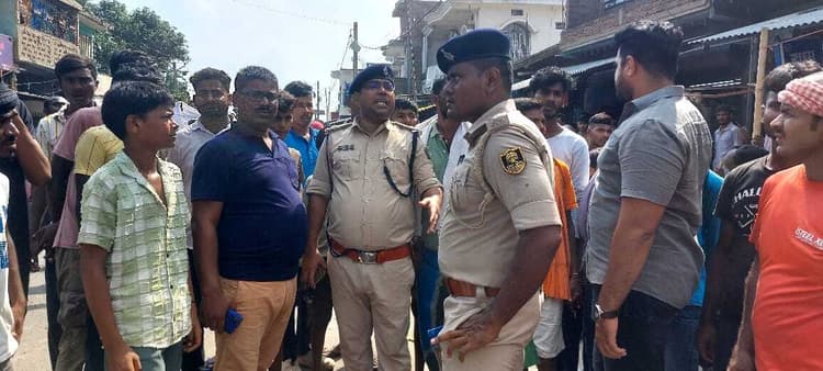 Bhagalpur news मां दुर्गा को डलिया चढ़ाने जा रही महिला को ट्रक ने कुचला, मौत