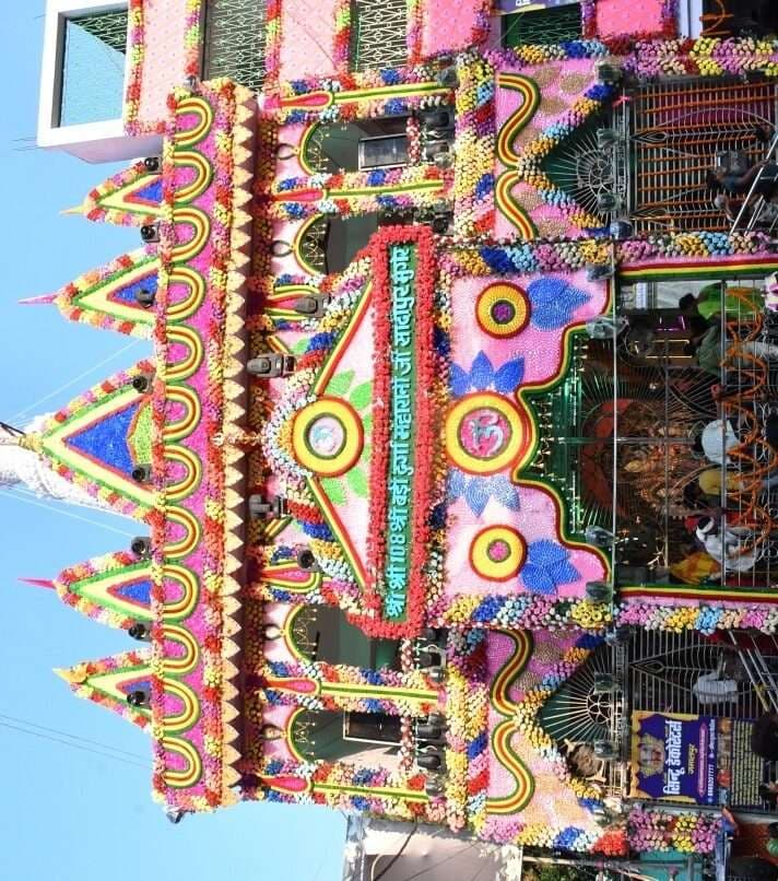 महाअष्टमी पर पूजा-पंडालों में उमड़ी श्रद्धालुओं की भारी भीड़, महागौरी की हुई अराधना