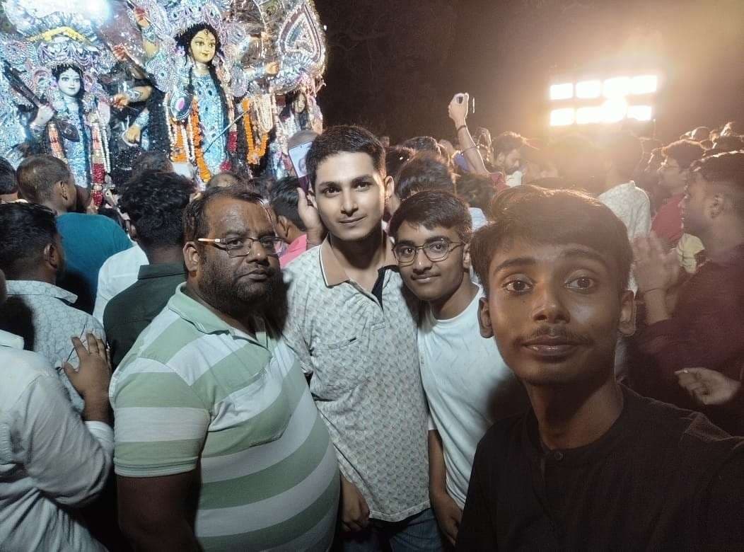 अगले वर्ष फिर आने की विनती के साथ नम आंखों से मां को किया विदा