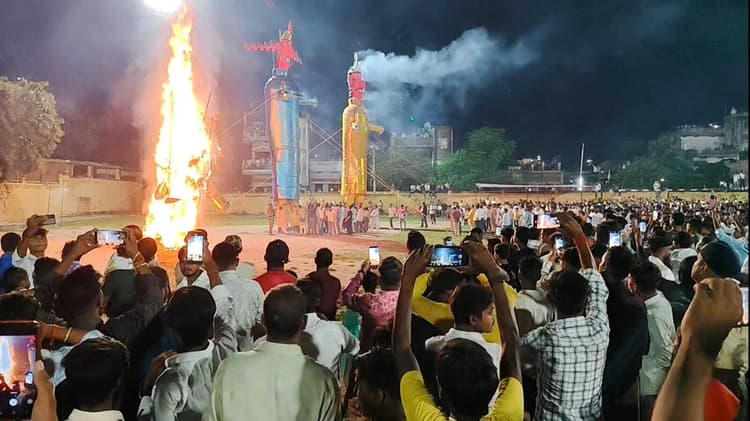 शेरघाटी में विजयादशमी पर हुआ रावण दहन, बुराई पर अच्छाई की जीत का संदेश