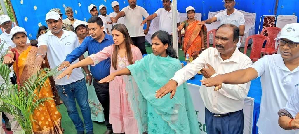 महात्मा गांधी को जिला प्रशासन ने दी श्रद्धांजलि