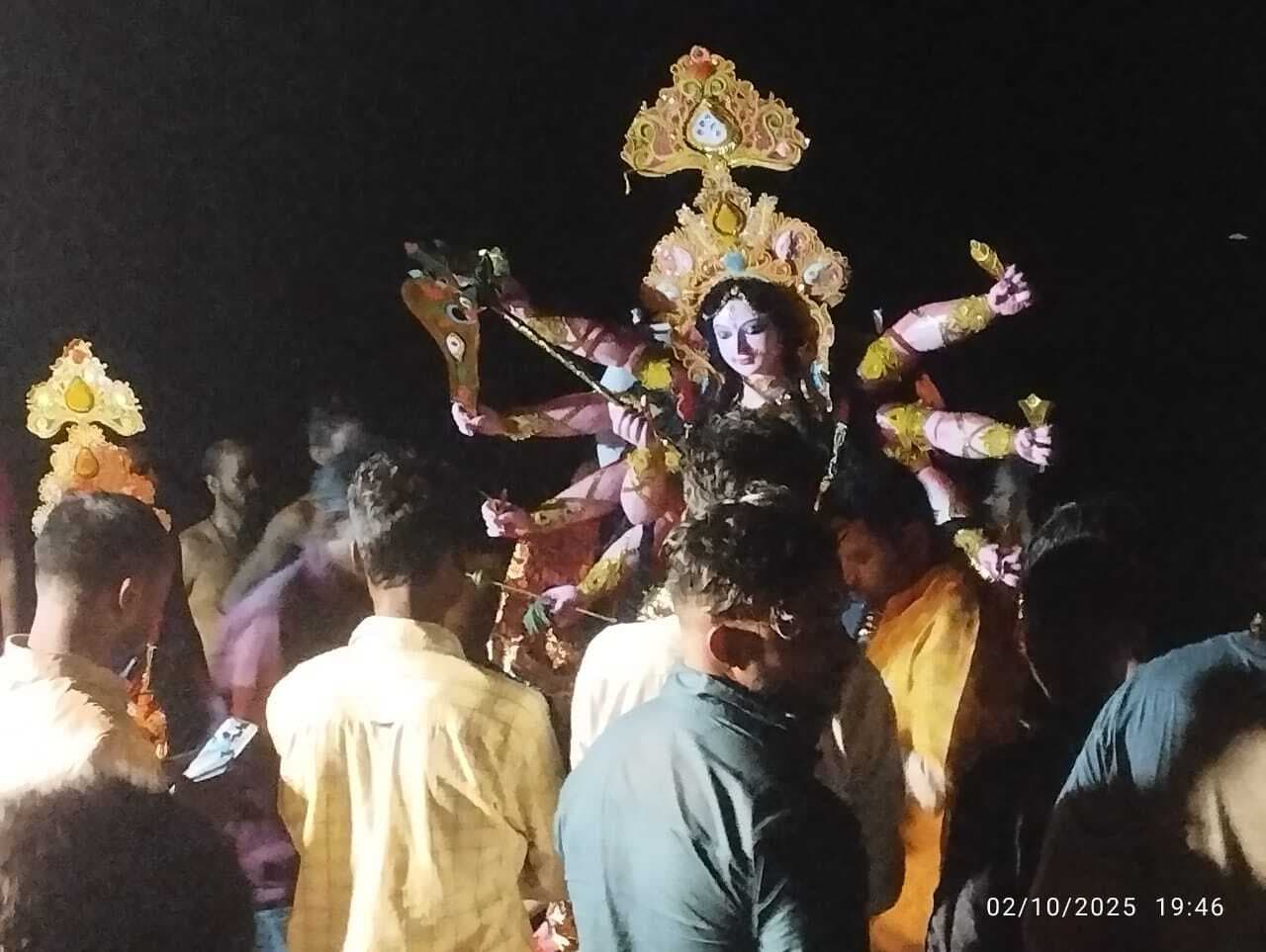 कर्रा में प्रतिमाओं का विसर्जन