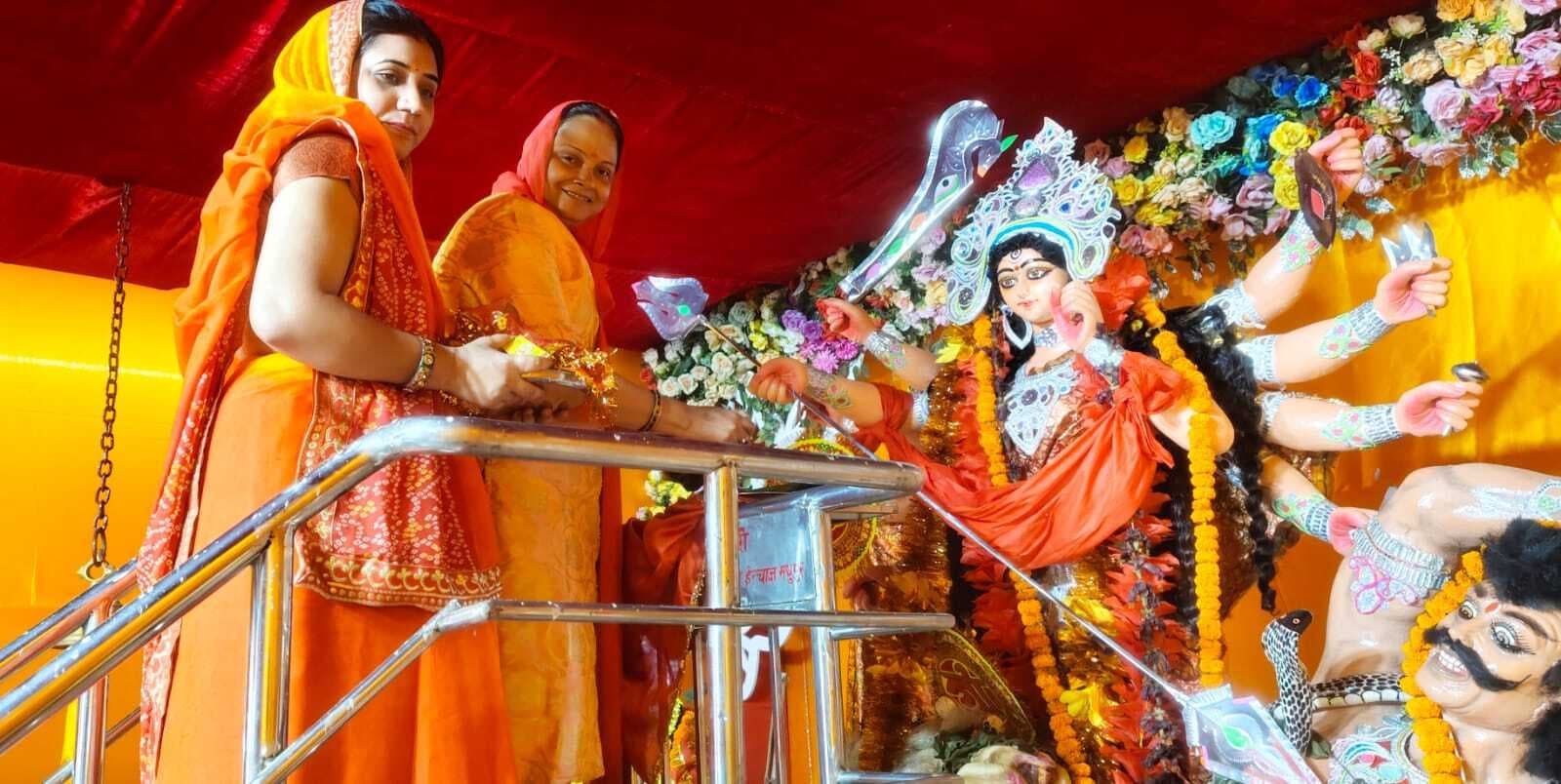 मां तुमी आबार ऐसो... की कामना के साथ नम आंखों से दी गयी विदाई