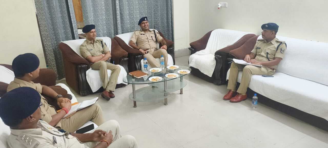 Samastipur News:संयुक्त बैठक में चेक पोस्ट व चुनाव को लेकर हुई चर्चा
