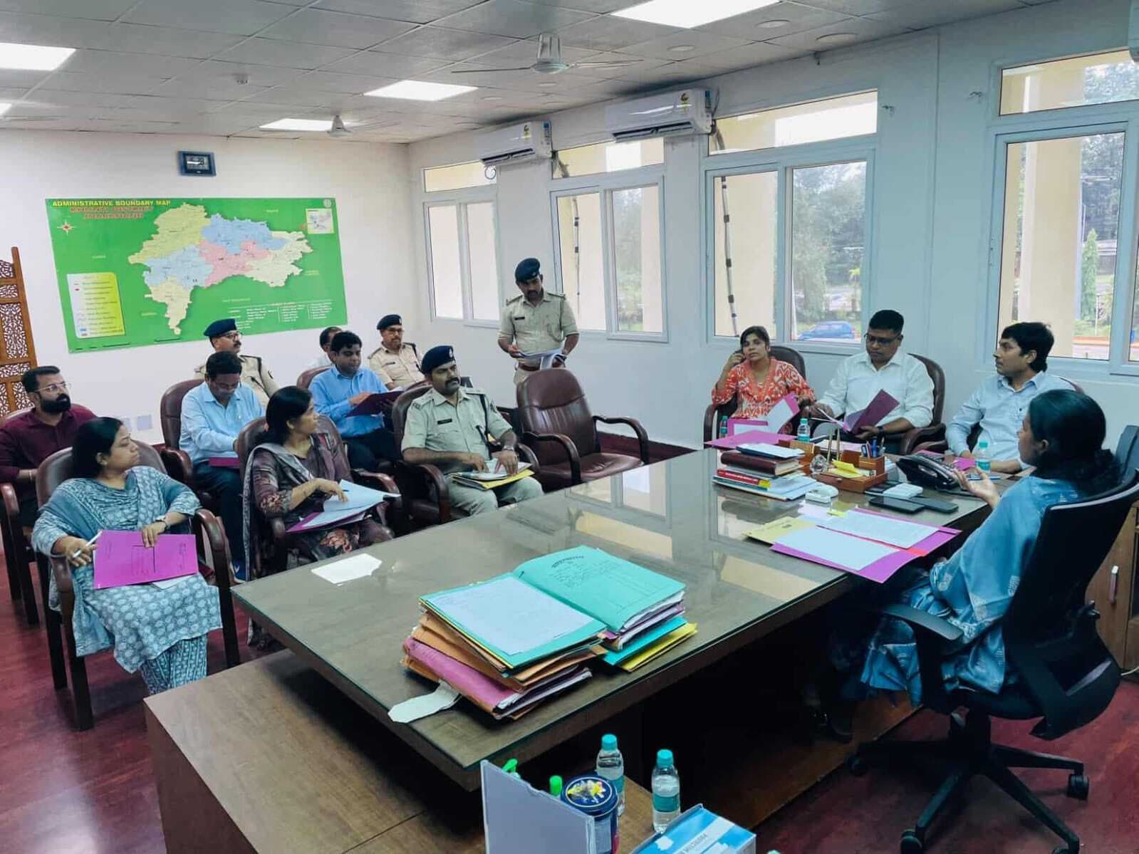 सीमा और विद्यालयों के समीप निगरानी रखें : डीसी