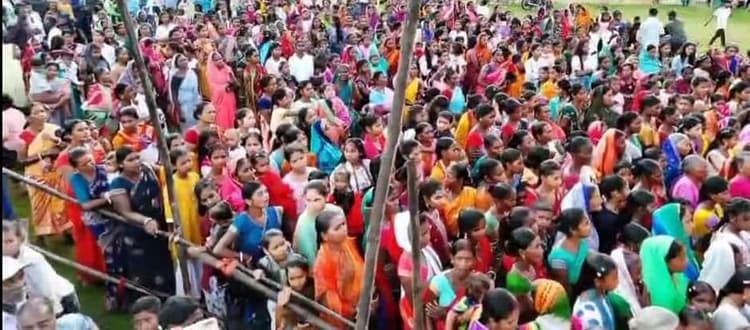 धू-धू कर जला रावण