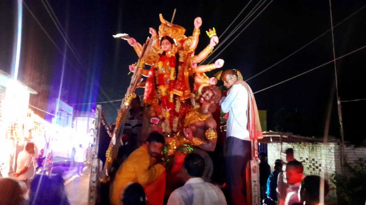 चितरा : सिंदूर खेला के बाद नम आंखों से किया मां भगवती को विदा