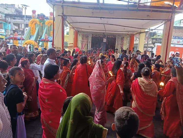 Giridih News :सरिया में प्रतिमाओं को किया गया विसर्जित