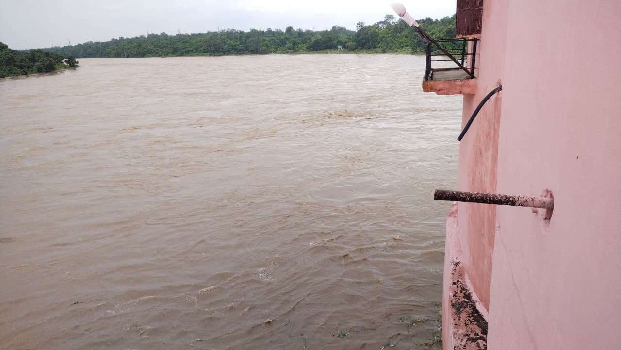 Dhanbad News: दामोदर का जल स्तर बढ़ने से झरिया व पुटकी क्षेत्र में जलापूर्ति ठप