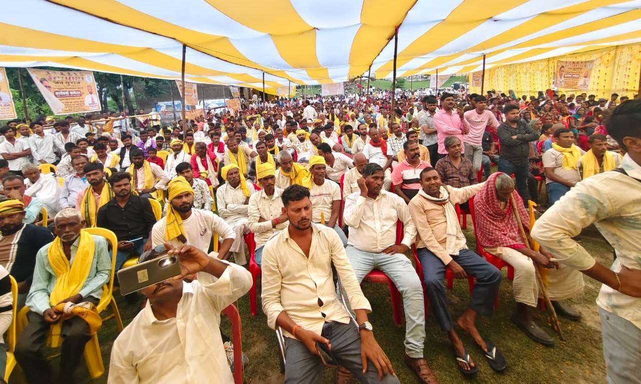 जन सुराज के कार्यकर्ताओं ने बंद लिफाफे में सौंपी राय