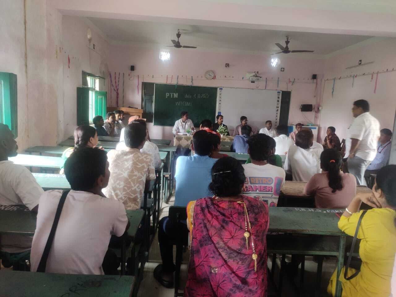 शिक्षक-अभिभावक संगोष्ठी में बच्चों के शैक्षिक उन्नति पर जो