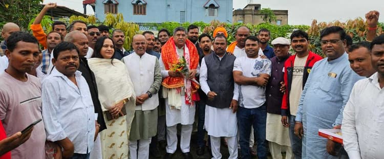 भाजपा का सभी कार्यकर्ता परिवार का अभिन्न अंग : प्रो आदित्य