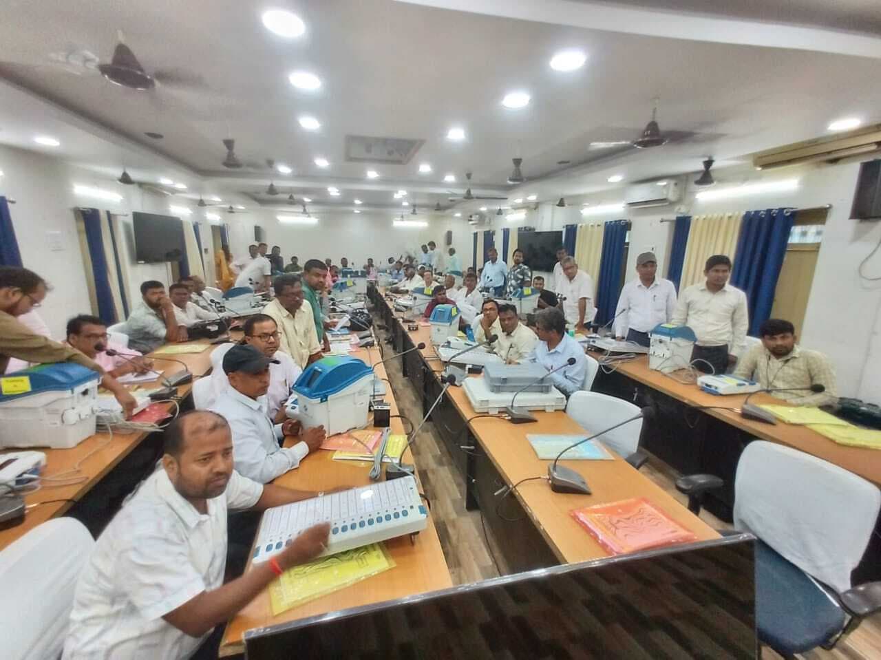 Madhubani News : 280 मास्टर ट्रेनरों को मिला चुनाव संबंधी प्रशिक्षण