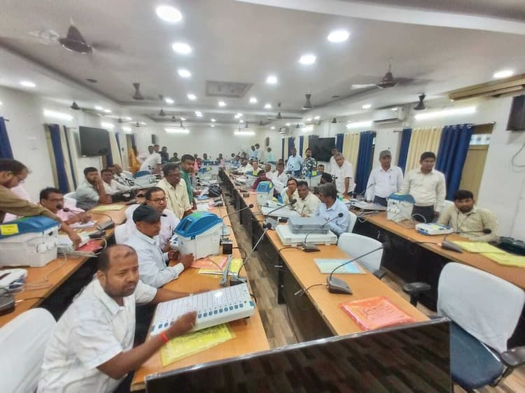Madhubani News : 280 मास्टर ट्रेनरों को मिला चुनाव संबंधी प्रशिक्षण