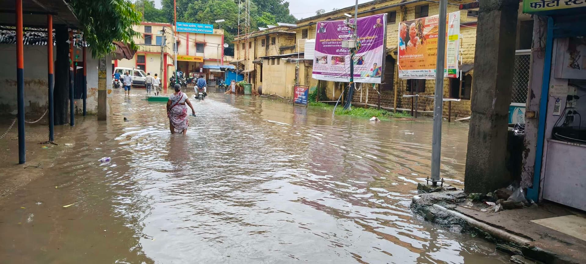 Sasaram News : एनएमसीएच में छह फुट भरा पानी, दूसरे अस्पतालों में भेजे गये मरीज