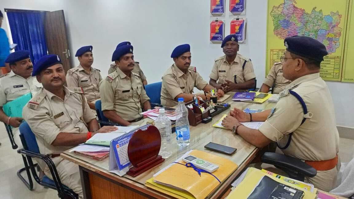 जनता से संवाद, आपसी समन्वय बनाकर रखें थानेदार: एसडीपीओ