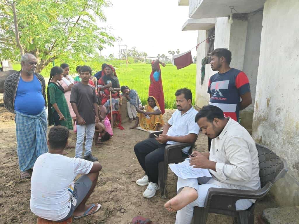 सड़क हादसे में शिकार सन्नी के परिजनों से मिले माले नेता