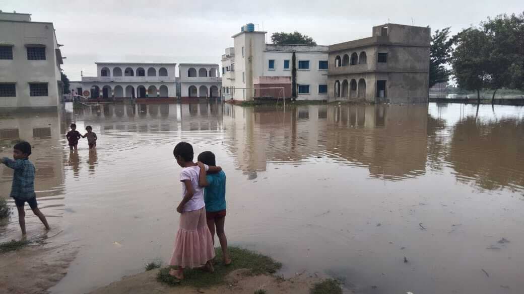 दुर्गावती नदी उफनायी : बाढ़ के पानी में सैकड़ों एकड़ धान की फसल डूबी