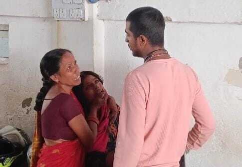 hajipur news. अज्ञात वाहन की ठोकर से बाइक सवार किशोरी की मौत, पिता जख्मी