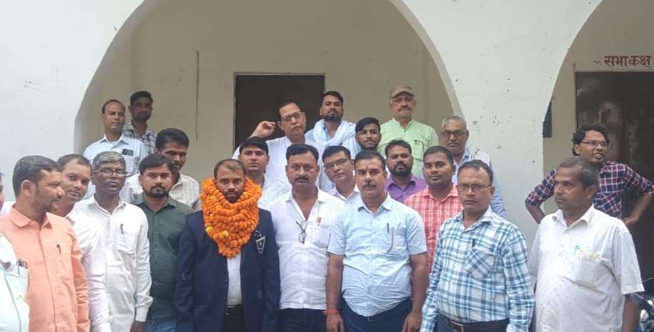 स्थानांतरण पर कल्याण पदाधिकारी को दी गयी विदाई