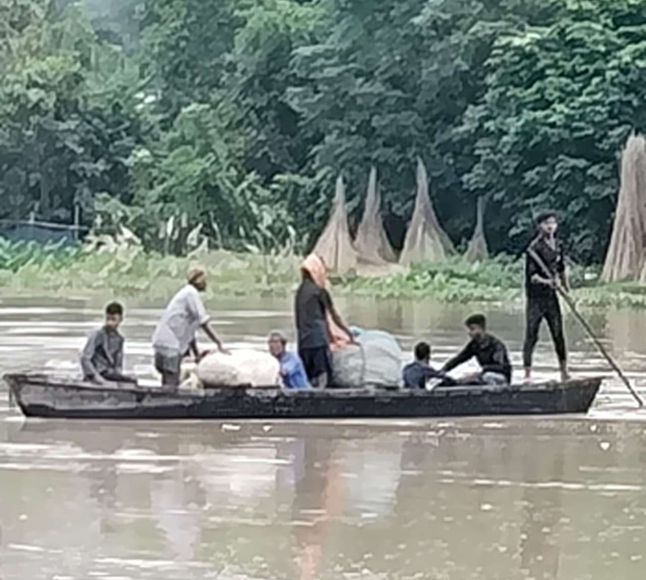 मूसलाधार बारिश से बने बाढ़ के हालात, उफान पर हैं कई नदियां