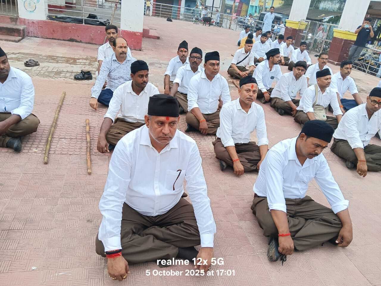 आरएसएस शताब्दी वर्ष पर मधुपुर में मनाया विजयादशमी उत्सव