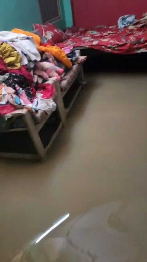 Madhubani News : नगर पंचायत के वार्ड 15 में एक दर्जन घरों में घुसा बारिश का पानी, लोगों की बढ़ी परेशानी