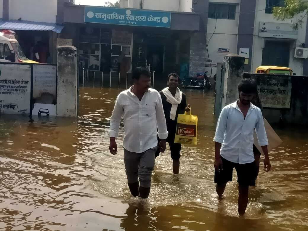 चांद प्रखंड के कई गांवों में अभी भी भरा है पानी