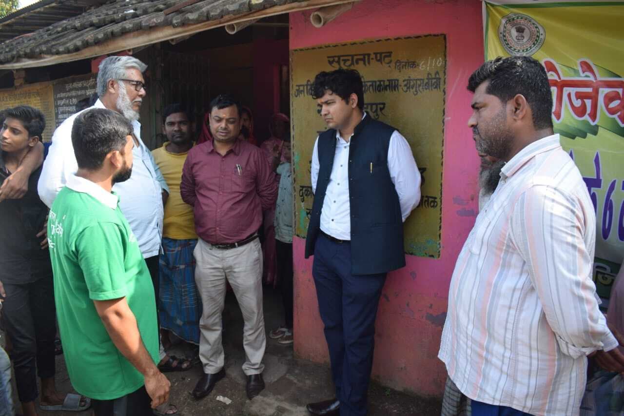 लाभुकों को राशन व अन्य योजनाओं से न रखें वंचित : डीसी