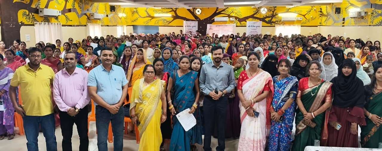 मुख्यमंत्री महिला रोजगार योजना का लाभ लेकर आत्मनिर्भर बनें महिला -डीएम