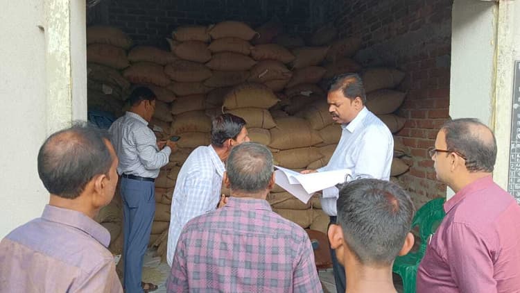 कई कार्डधारकों को अगस्त माह का राशन नहीं मिला, शोकॉज
