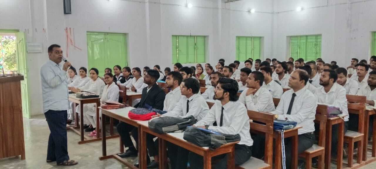 लॉ कॉलेज में एलएलबी सेमेस्टर-1 के विद्यार्थियों का हुआ इंडक्शन मीट